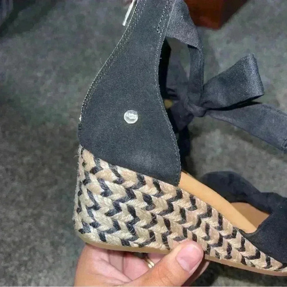 UGG Women's Yarrow Canvas Wedge Sandal Sz 6.5 - Picture 3 of 8